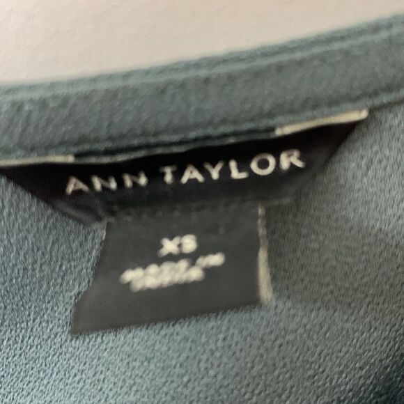 Ann Taylor size XS 3/4 sleeve olive green top - Picture 4 of 8